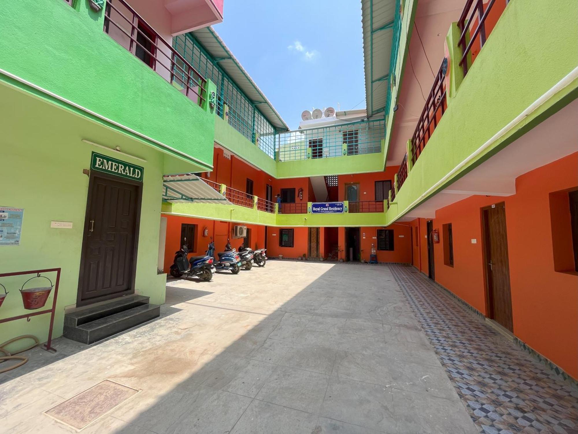 Royal Grand Residency Lägenhet Pondicherry Exteriör bild